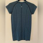 Lululemon Blue Short Sleeve Tight Athletic Top Women’s Size Unknown Photo 6