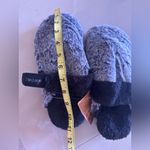 NC AI GRAY SLIPPER SIZE 8 unisex lippers appear to be a fluffy, possibly Photo 7