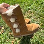 UGG  Photo 1