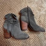 Jessica Simpson Sesley Gray Suede Leather Fringe Heeled Ankle Bootie SZ 10 Comfy Photo 3
