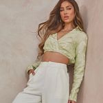 Pretty Little Thing Pistachio Green Embossed Long Sleeve Cropped Shirt Photo 2