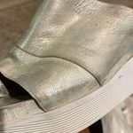 Gentle Souls  by Kenneth Cole Gold Gisele 65 Sporty Slide Shoes Womens Size 9 Photo 8