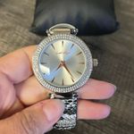 Kendall + Kylie watch Photo 4