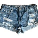 American Eagle Light Wash Distressed Tomgirl Shortie Jean Short Size 4 Blue Photo 0