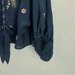 Umgee Women's Navy Floral Embroidered Puff Sleeves Front Waist Tie Blouse Size M Photo 2