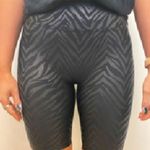 Spanx Faux Leather Zebra Print Bike Shorts Size Médium Photo 1