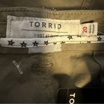 Torrid 3.5 Inch Military Stretch Twill Mid-Rise Shorts plus sz 20 NWT army green Photo 5