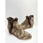 Pelle Moda Shoes Womens Size 6.5 Erin Faux Fur Trim Wedge Camouflage Bootie Green Photo 2
