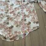 Rose + Olive Women’s Pink and Green Floral Blouse Sz L Photo 7