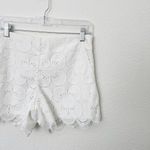 Trina Turk [] Cece White Lace Eyelet Scalloped Hem Mid Rise Shorts Bridal Size 4 Photo 4