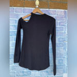 Michael Lauren cut out long sleeve top size small Photo 4