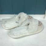Bridesmaid‎ fluffy slippers women’s size XS 5/6 White Photo 1