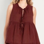 Old Navy  burgundy crinkle tie front tank size small petite Photo 0