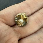 Vintage Brooch Pin Fleur De Lis Gold Tone Brush Polished Pin Brooch Photo 0