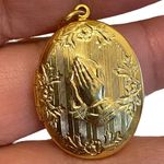 Praying Hand Vintage Locket Etched Floral Pendant Gold Tone Prayer Open Closed Photo 1