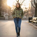 Urban Outfitters  Cropped 1/4 Zip Fleece Pullover Womens Jacket Size Small
Camo Photo 2