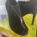 Gianni Bini Cadince Women's Suede Peep Toe Heel Shoes Black Size 7.5M Photo 4