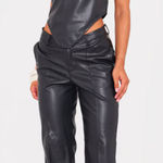BLACK FAUX LEATHER DIP WAIST FLARED PANTS US Size 20 NWT PRODUCT DETAILS Consider these your after-dark essential. These black faux leather pants redefine after-dark dressing with a contemporary edge. The dipped waist detail introduces a subtle architectural element, enhancing the flared silhouette. Crafted from a quality faux leather, they offer a refined alternative to traditional pants. Style yours with a sharp-shouldered blazer and delicate jewelry for an empowered, yet considered evening look. Length approx 86.5cm/34" (Based on a sample size UK 8) Model wears size UK 8/ EU 36/ AUS 8/ US 4 Model Height - 5ft 7" Brand: PrettyLittleThing Category: Co-ords Product type: Flared Color: Black Design: Plain Occasion: Evening Product code: CMT1931 Photo 0