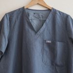  Technical‎ Co FIGS Technical Collection Scrub Top Women's XL V-Neck Gray Photo 1