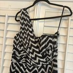 H&M ‎ Black and White Chevron One-Shoulder Dress Size 12 Photo 2