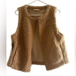 NWT taupe vest with side pockets and front full closures, Size Medium Tan Photo 1