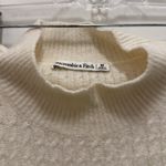 Abercrombie & Fitch  Women's Sleeveless Ribbed Pullover Sweater. Photo 1