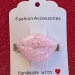 New Pink Glitter Lip Hair Clip Photo 1