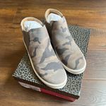 Me Too  camo ankle booties Photo 4