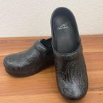 Dansko 906020202 Professional Clog Black Tooled Leather Clogs Size 39 8.5-9US Photo 1