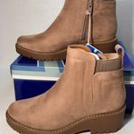 White Mountain NEW WITH BOX SKU0079 Fierce and stylish Photo 1