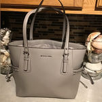 Michael Kors  VOYAGER EAST WEST TOTE PEARL GREY . Photo 0