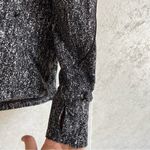 Lululemon  Extra Mile Long Sleeve Black & White Running Top with Pocket Women’s 6 Photo 7