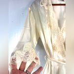 Jones New York  XS/S Satin n Lace Ivory Belted Luxury Robe Photo 3