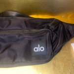 Alo Yoga explorer Fanny pack black NWT Photo 0