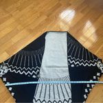 Madison 88 Knit Shawl, Wrap Women’s One Size Black & Gray Poncho Cardigan Photo 6