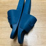 Levi's  Rubber Slide Photo 2