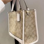 Coach Dempsey Tote 22 In Signature Canvas  c5122 Photo 1