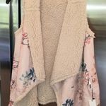 BB Dakota ๐๐ Ultra Soft Floral Sherpa Wubby Vest Photo 6