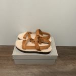 Everlane NIB Women's Fur Lined Strappy Sandals Tan Size 8 Photo 1