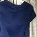 Athleta  Blue Short Sleeve Rouched Compression Athletic Top Size Extra Small Photo 9
