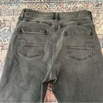 American Eagle  Outfitters Mom Jean in Black Wash Charcoal Grey Size 8 Photo 9