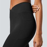 Halara  Softlyzero™ Crossover Pocket Plain Leggings-UPF50+ Photo 5