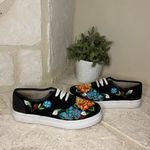 Xhantae shoes floral embroidered sneakers sz 9 Black Photo 1