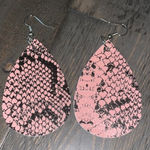 5/$25‎ Pink Snakeskin Print Faux Leather Earrings NEW Photo 0
