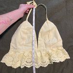 Romwe Butter yellow halter top with lace trim Photo 5