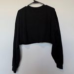 Pretty Little Thing  Black Cropped Sweatshirt Photo 2