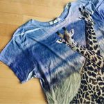Forever 21 Giraffe Short Sleeve Tee, Blue, Green, Brown, Tan, Size M Photo 0