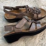 Clarks Clark Collection Women's Sandals Silver/Bronze color size 8 brand new Photo 0