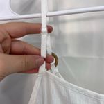 Women's white crocheted v Photo 3