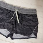 Vuori  Camo Shorts Sz Small Drawstrng Photo 2